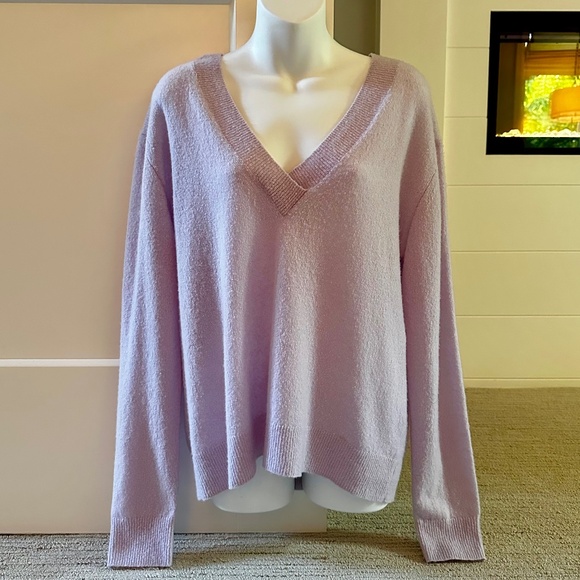 TWP Sweaters - TWP Beautiful Soft Lavender V- Neck Cashmere Sweater  Sz M NEW!! $524